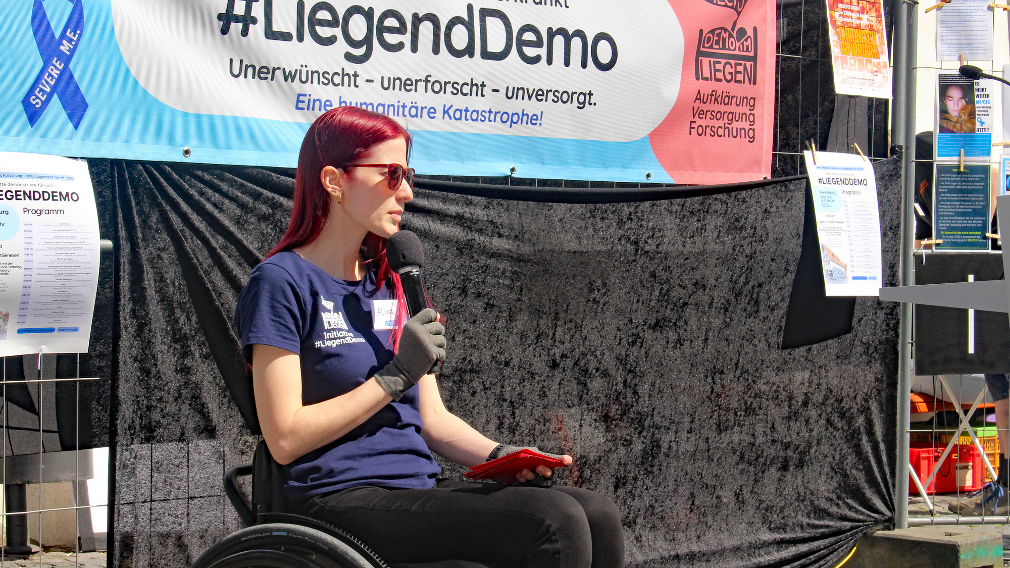 Bei der Ravensburger Liegenddemo hat Alina Schmälzle über ihre ME/CFS-Erkrankung gesprochen.